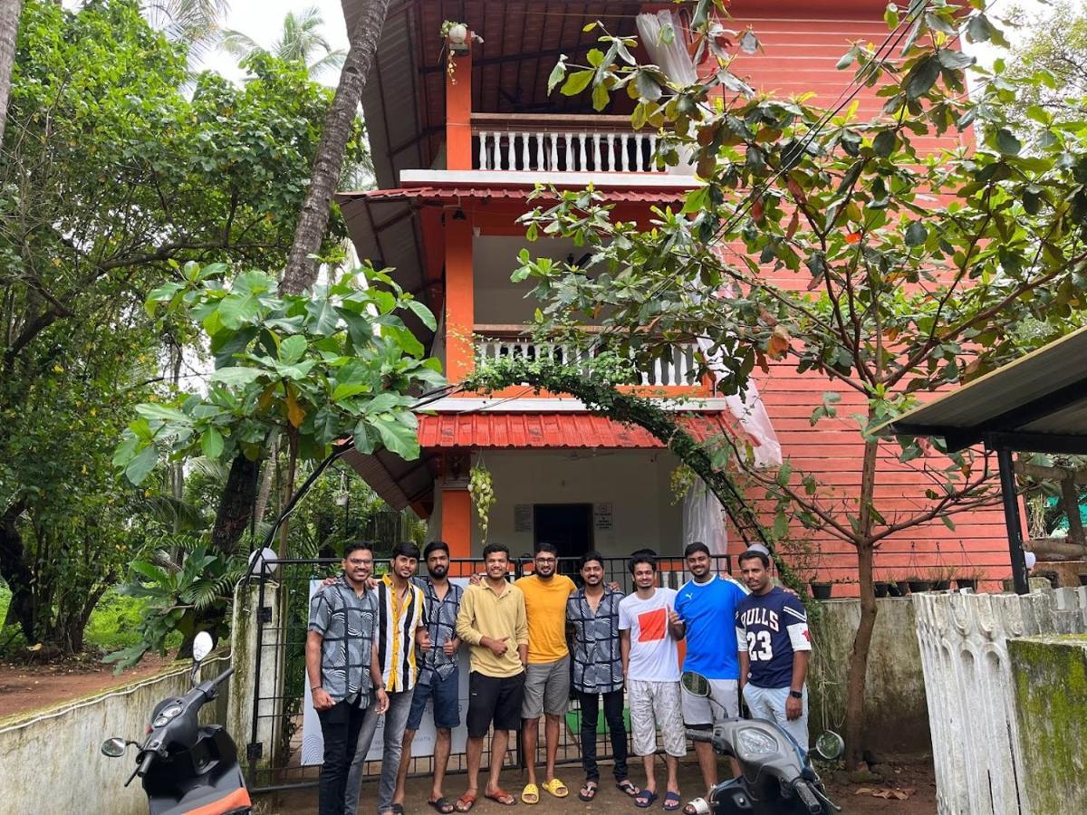 Bonds Hostel Candolim Exterior photo